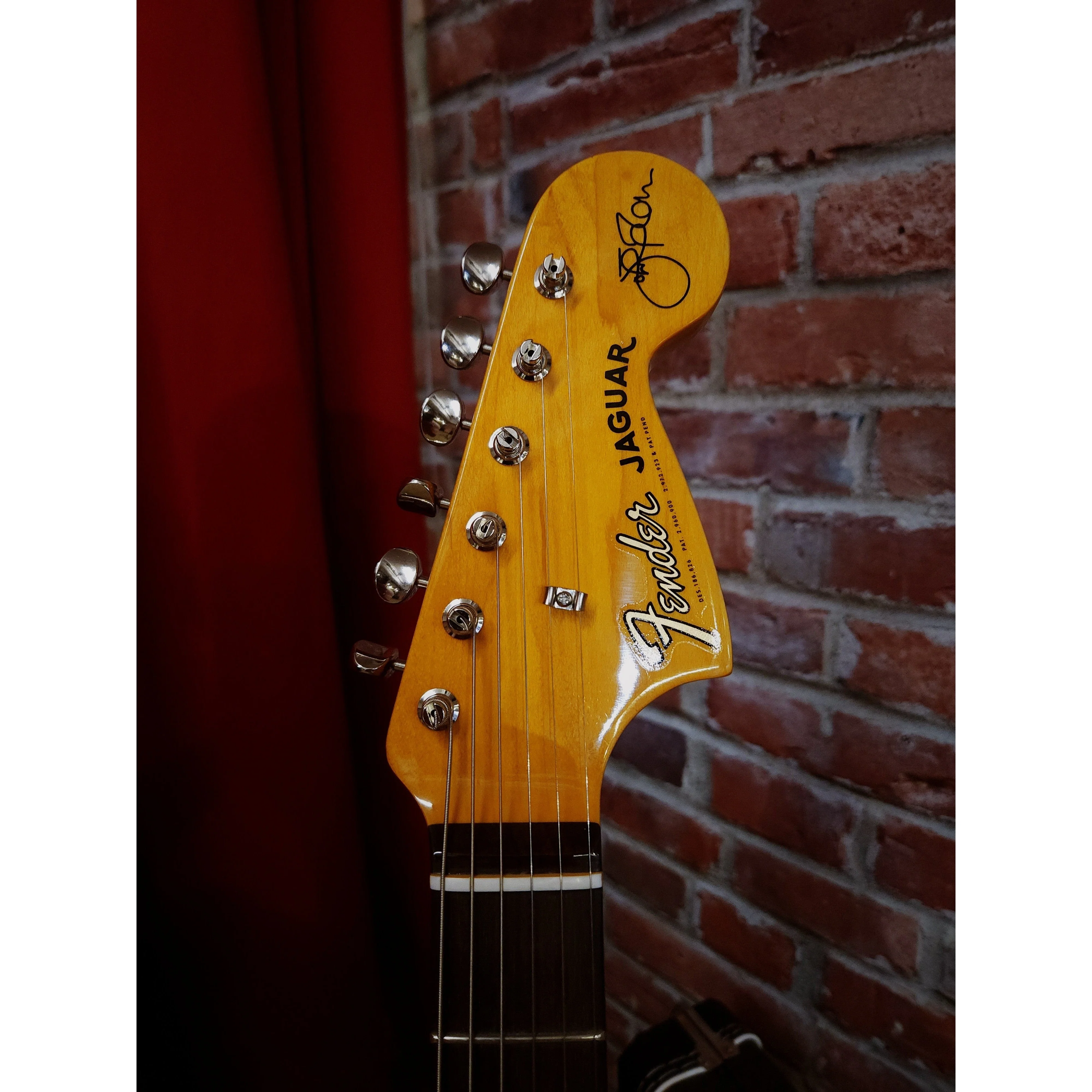 Fender - Limited Edition Johnny Marr Signature Special Jaguar® - Rosewood Fingerboard - Black - 011-6410-706 - Image 3