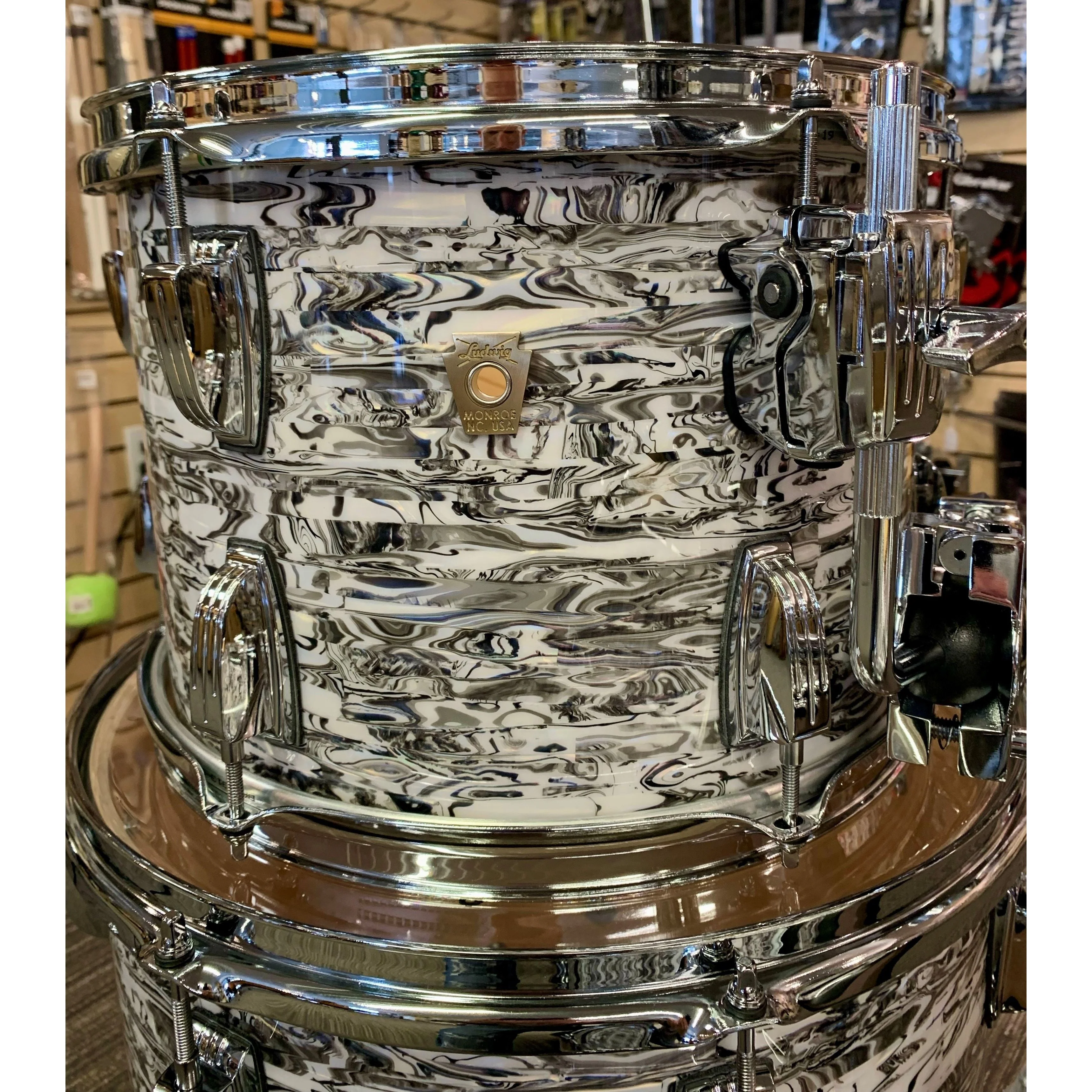Ludwig - Classic Maple 3-Piece Shell Kit Limited Edition White Abalone L84233AXWAWC - Image 3